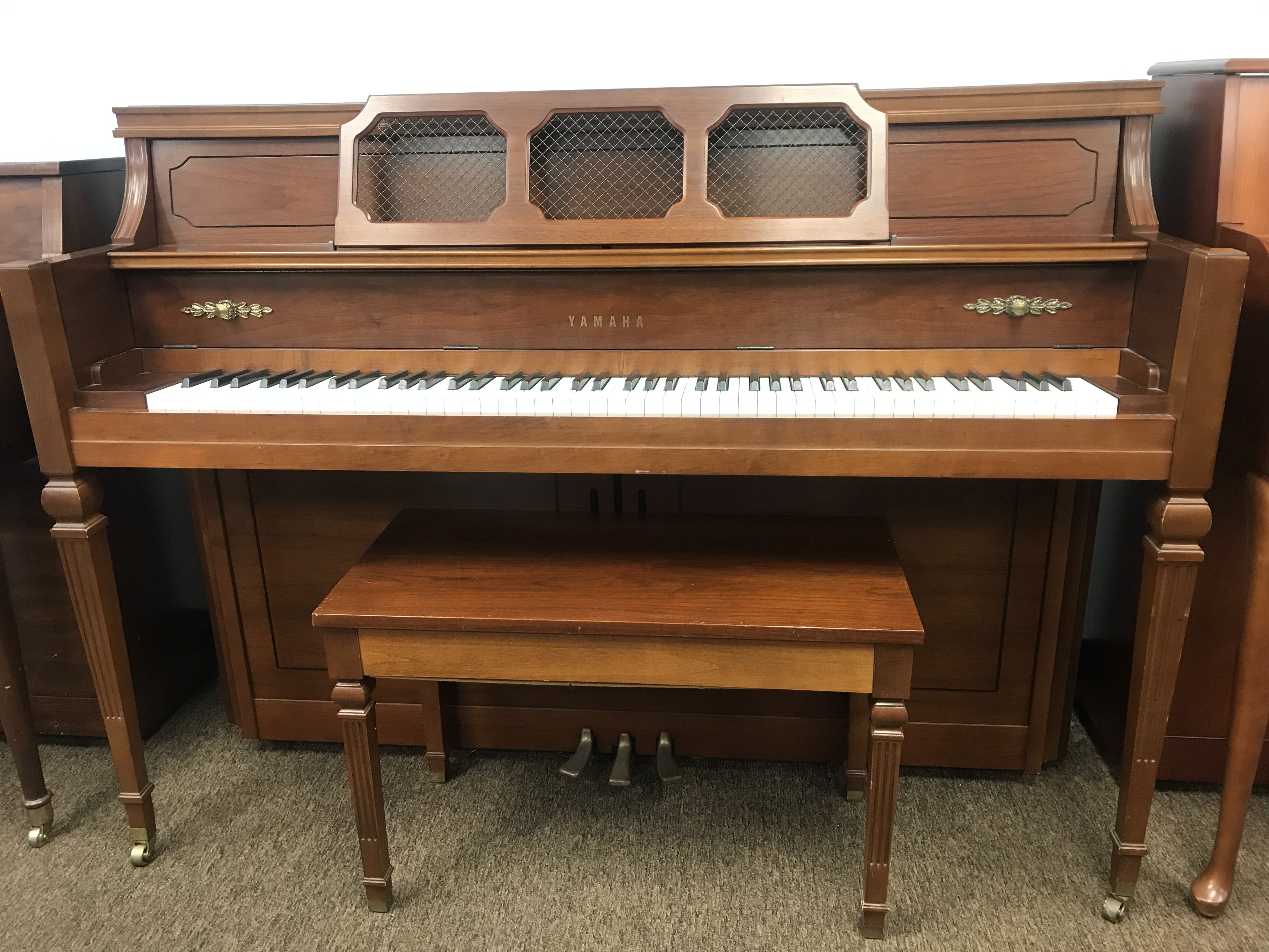 Yamaha M404