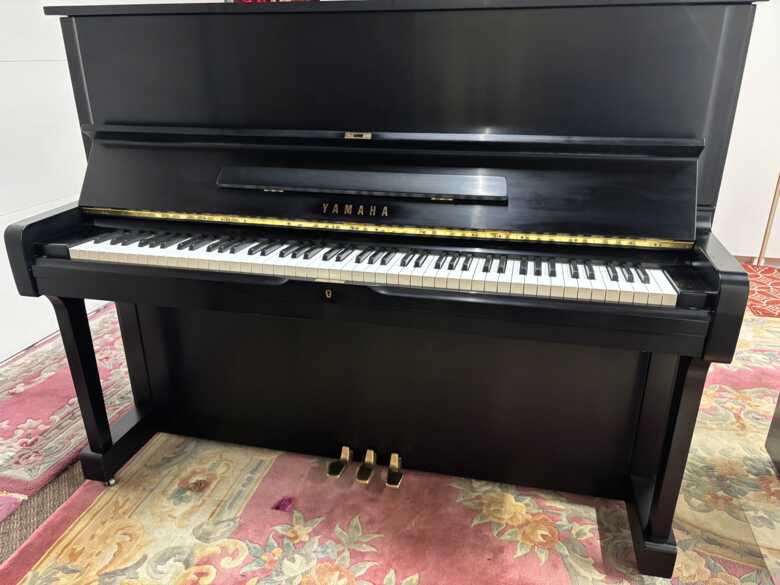Yamaha U1 - Satin Ebony Finish