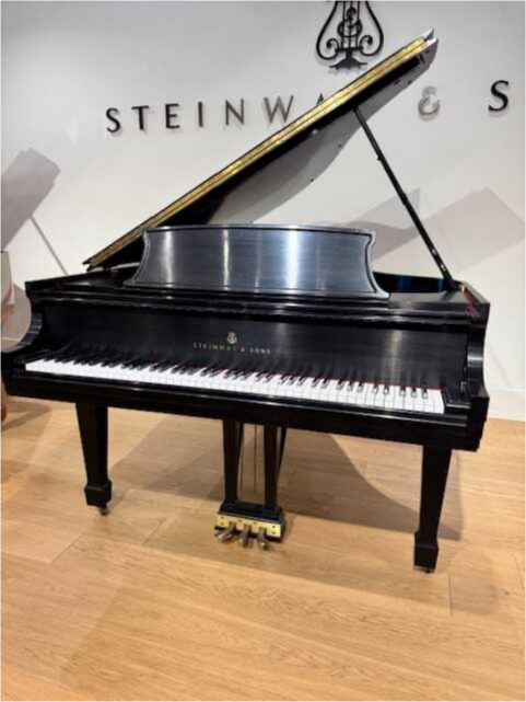 Steinway & Sons Model S