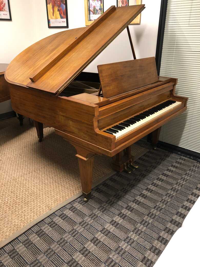 Great starter piano with bench 