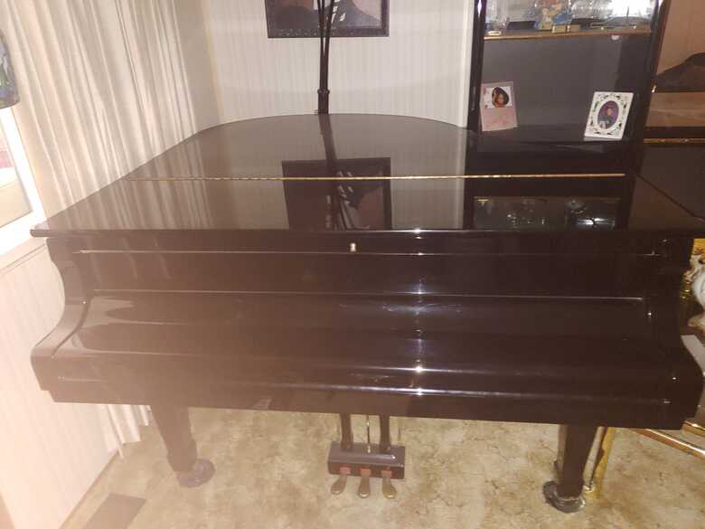 Beautiful Like New Baby Grand Piano