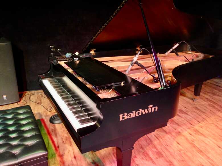 Baldwin 9’ Concert Grand