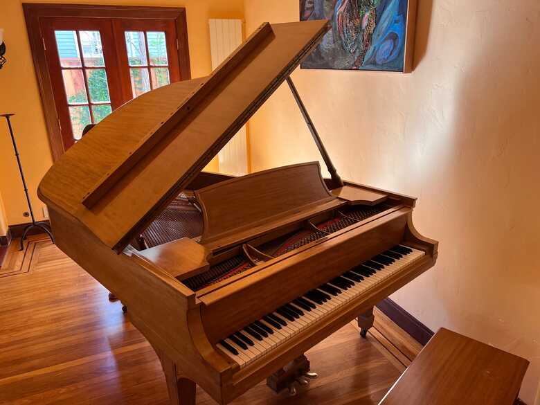 Beautiful Piano for sale