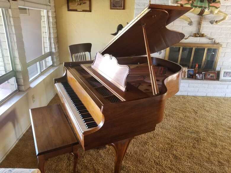 Baldwin 5'8" Grand Piano Polished Walnut - Immaculate