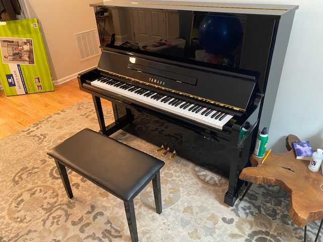 YAMAHA U30 Bl Professional Upright Piano -Excellent