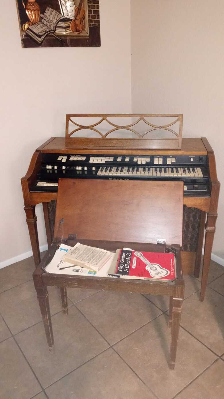 Hammond organ piano 