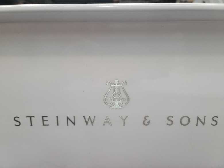 Stunning Steinway & Sons Model L EXQUISITE Polished White