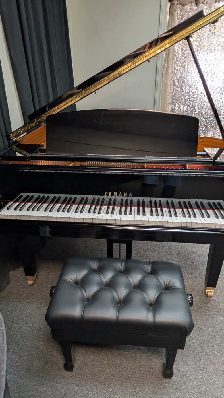 Yamaha GH1 Baby Grand Piano – High Gloss Ebony