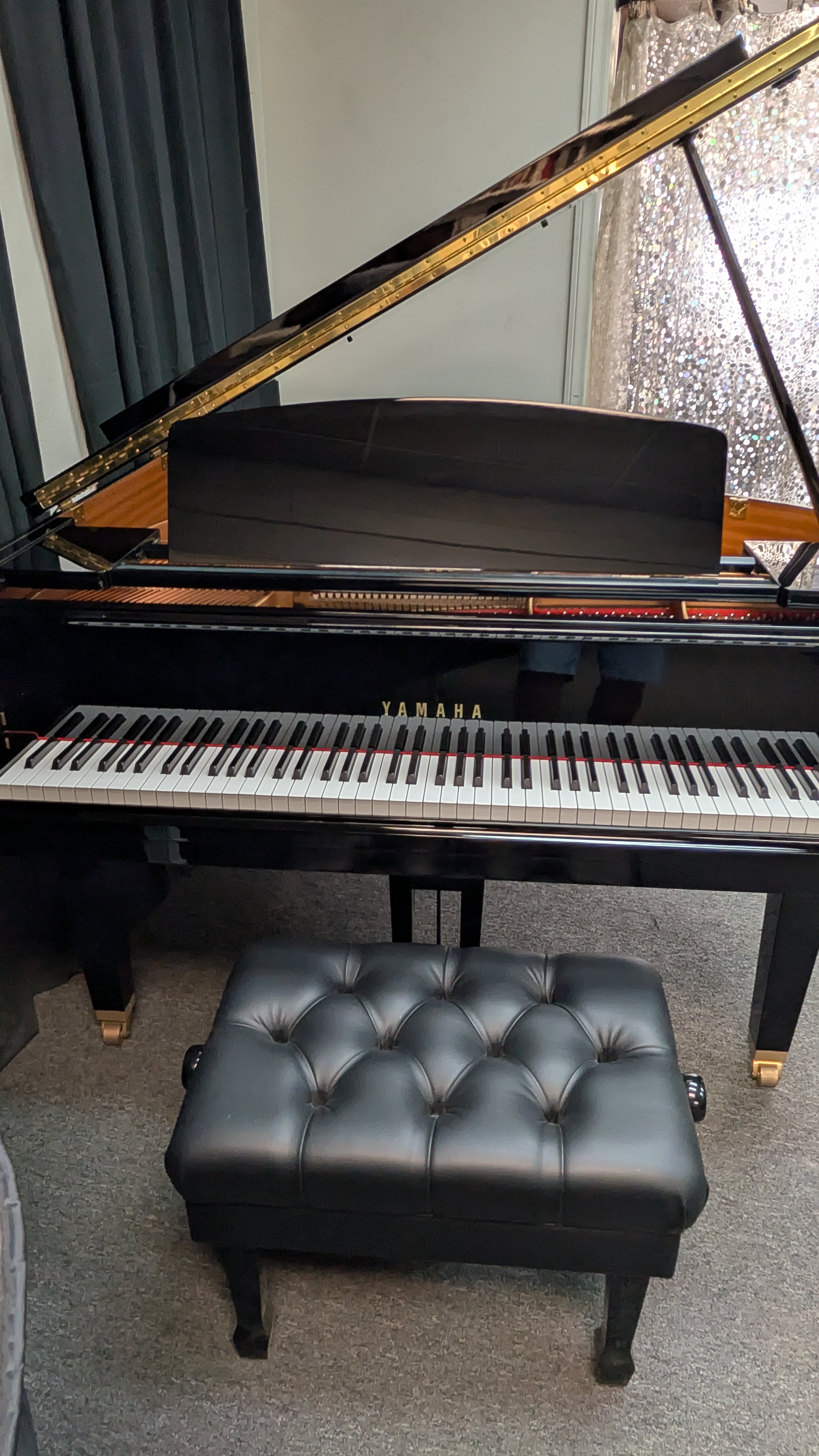 Yamaha GH1 Baby Grand Piano – High Gloss Ebony