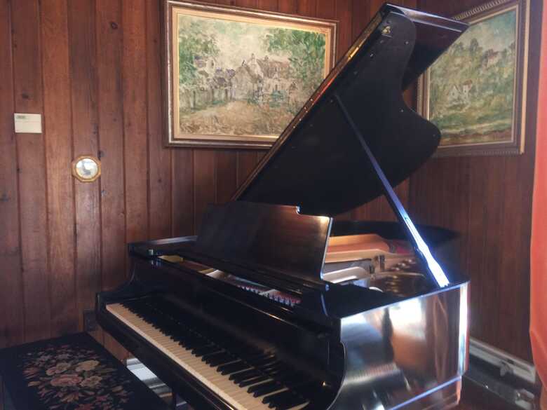 Steinway Model M Grand Piano Ebony Satin Finish