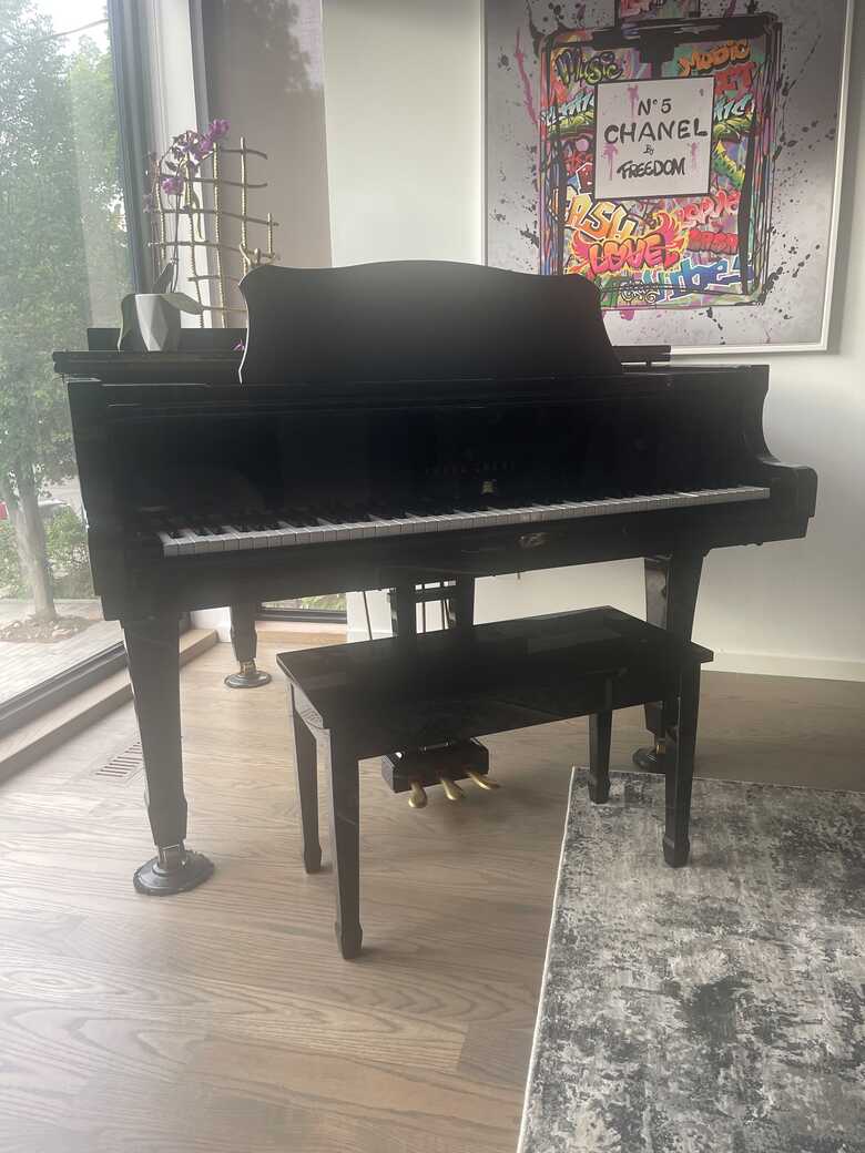 Baby Grand Piano in good condition! 