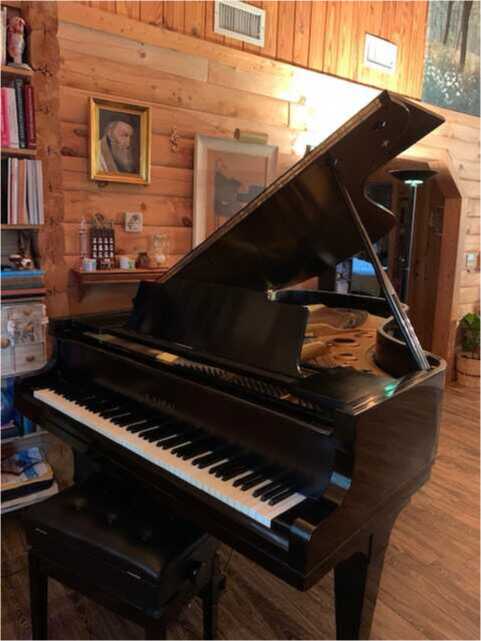 Beautiful Kawai Grand Piano, 6 foot, 8 inches