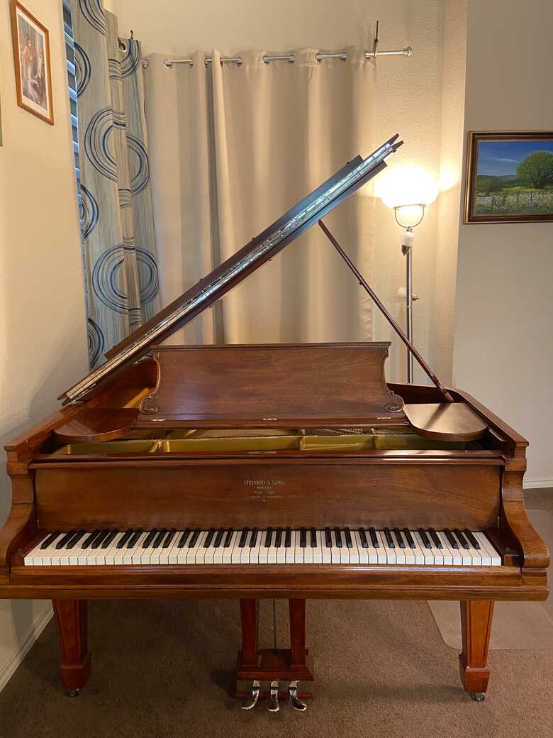 Beautiful Steinway Model A2 in perfect performance condition