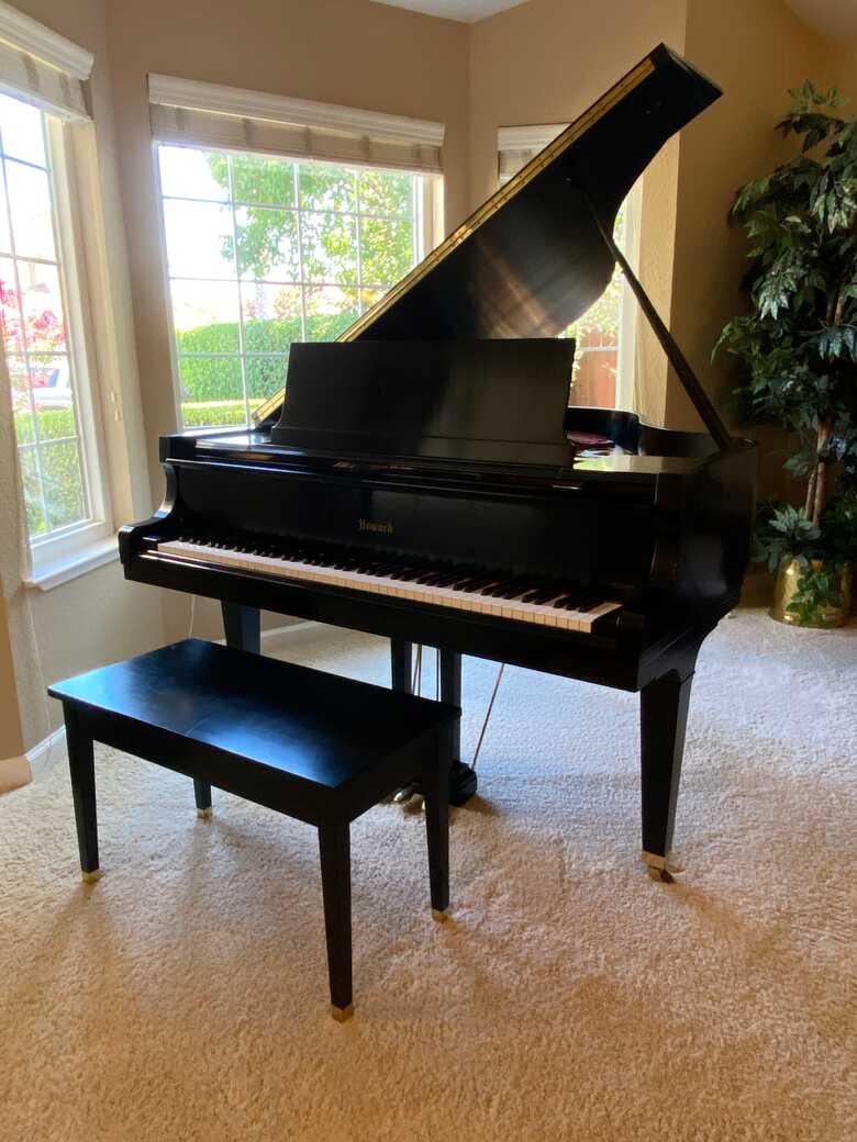 Baby Grand Howard-Kawai in excellent condition. 