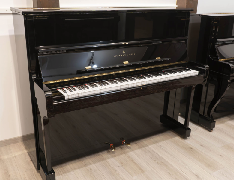 Steinway Model V-125 (1983)