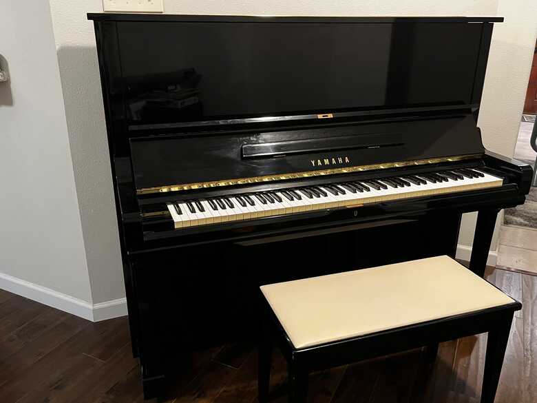 Yamaha U3 52" Piano Polished Ebony