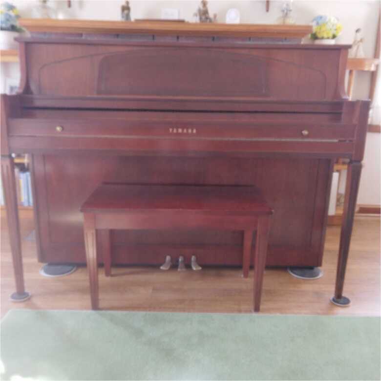 Upright Yamaha M450 44" Cherry finish piano