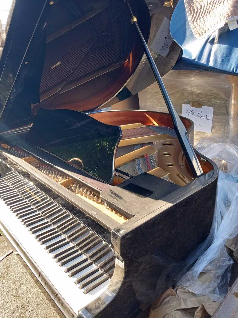 Baby grand piano Kohler & campbell