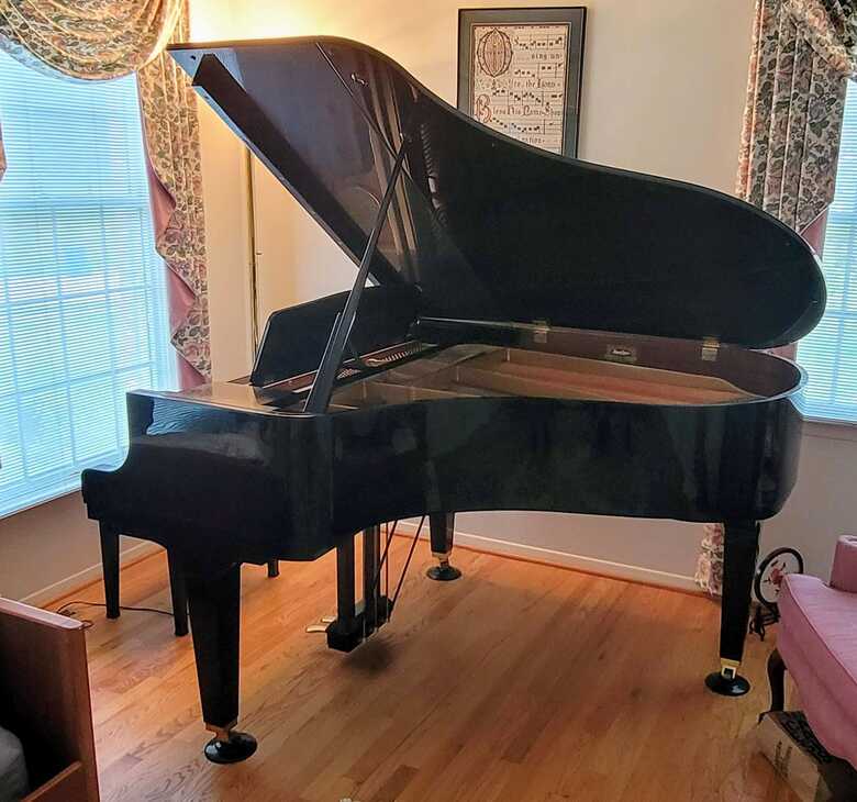1993 Kawai Grand Piano excellent condition first owner
