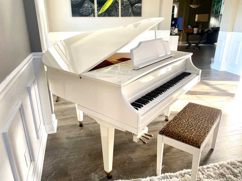 Kimball white gloss la petite grand piano 