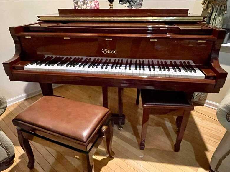 Steinway designed Baby Grand in Excellent Condition!