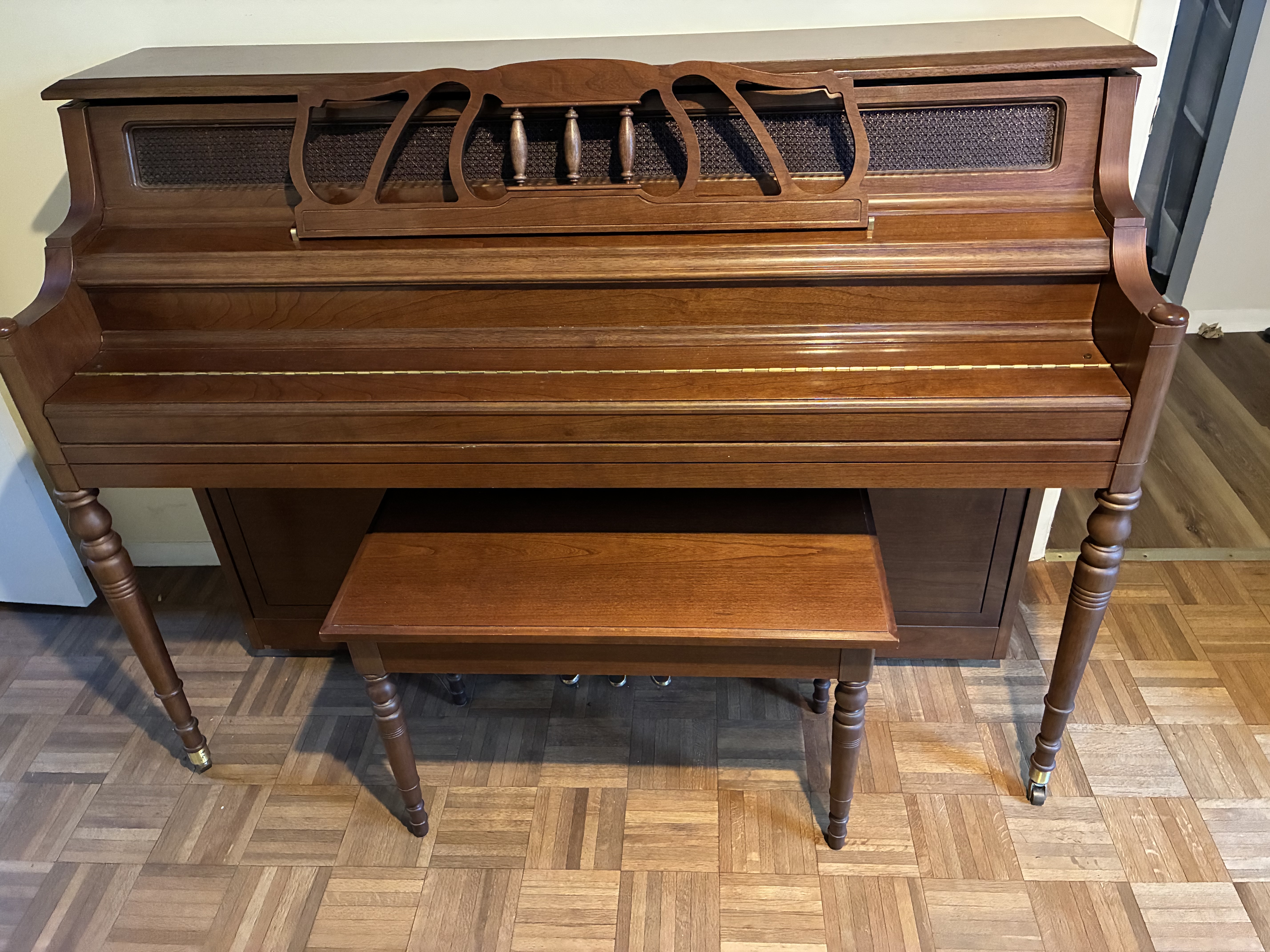Kawai Console Piano - Excellent Condition