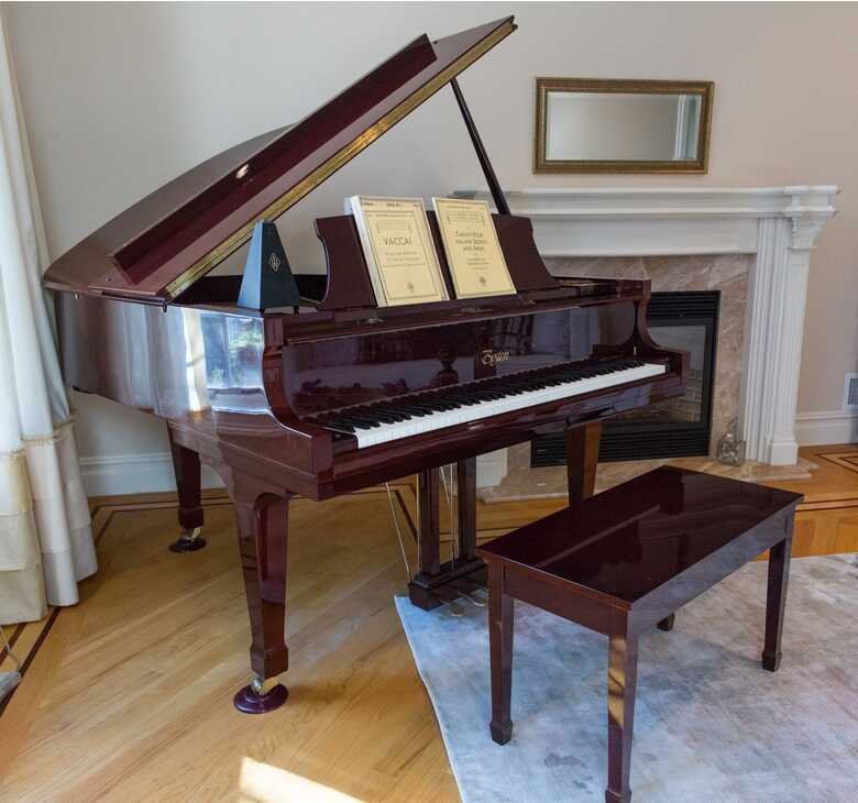Excellent Condition Boston Baby Grand