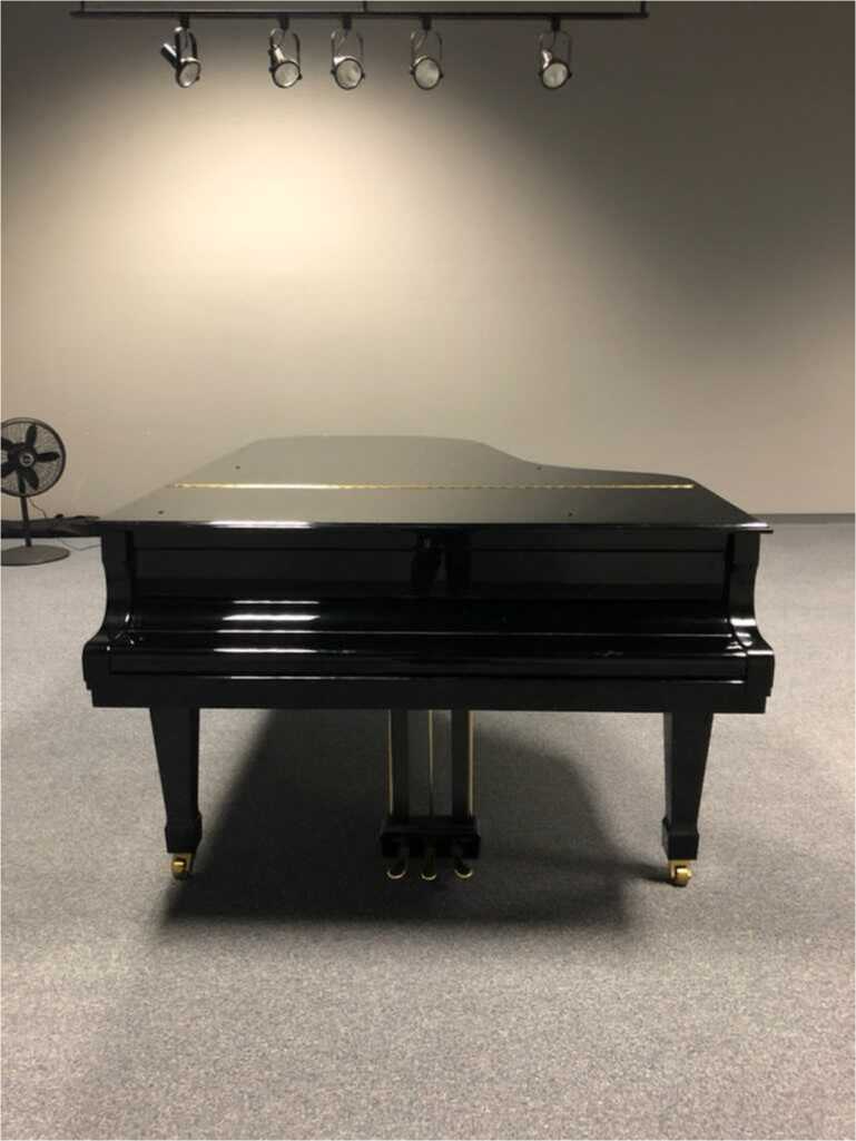Kawai 7’ Grand Piano disc player 