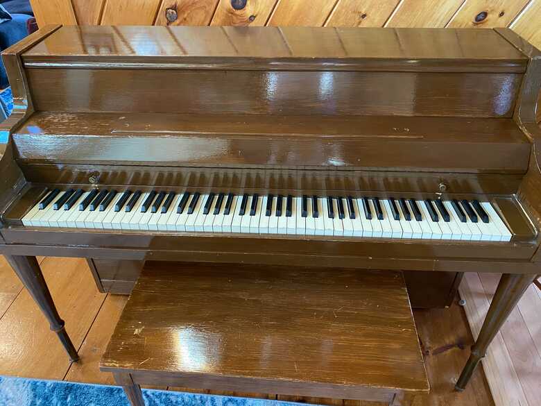 Ivers & Pond upright piano in fair condtion