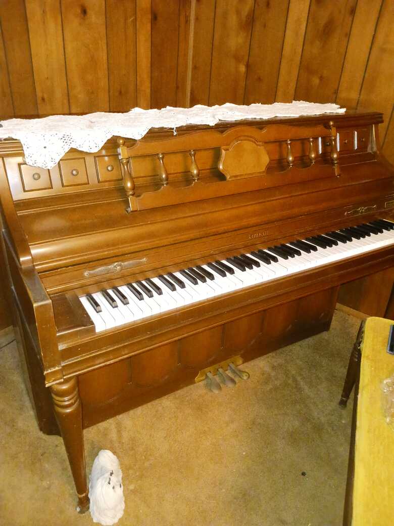 Only on owner to this beautiful piano. 