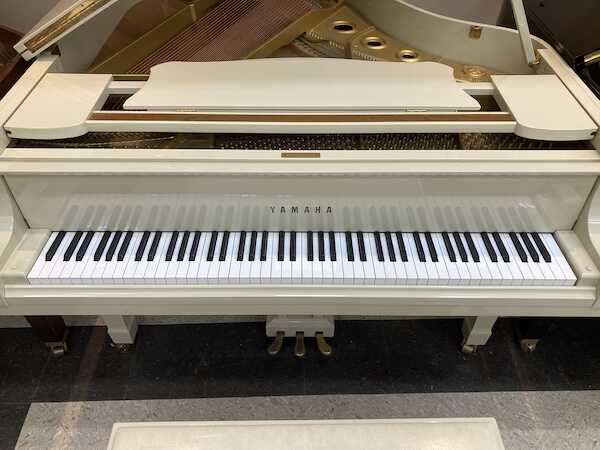 A107. USED 1989 YAMAHA G2 GRAND PIANO