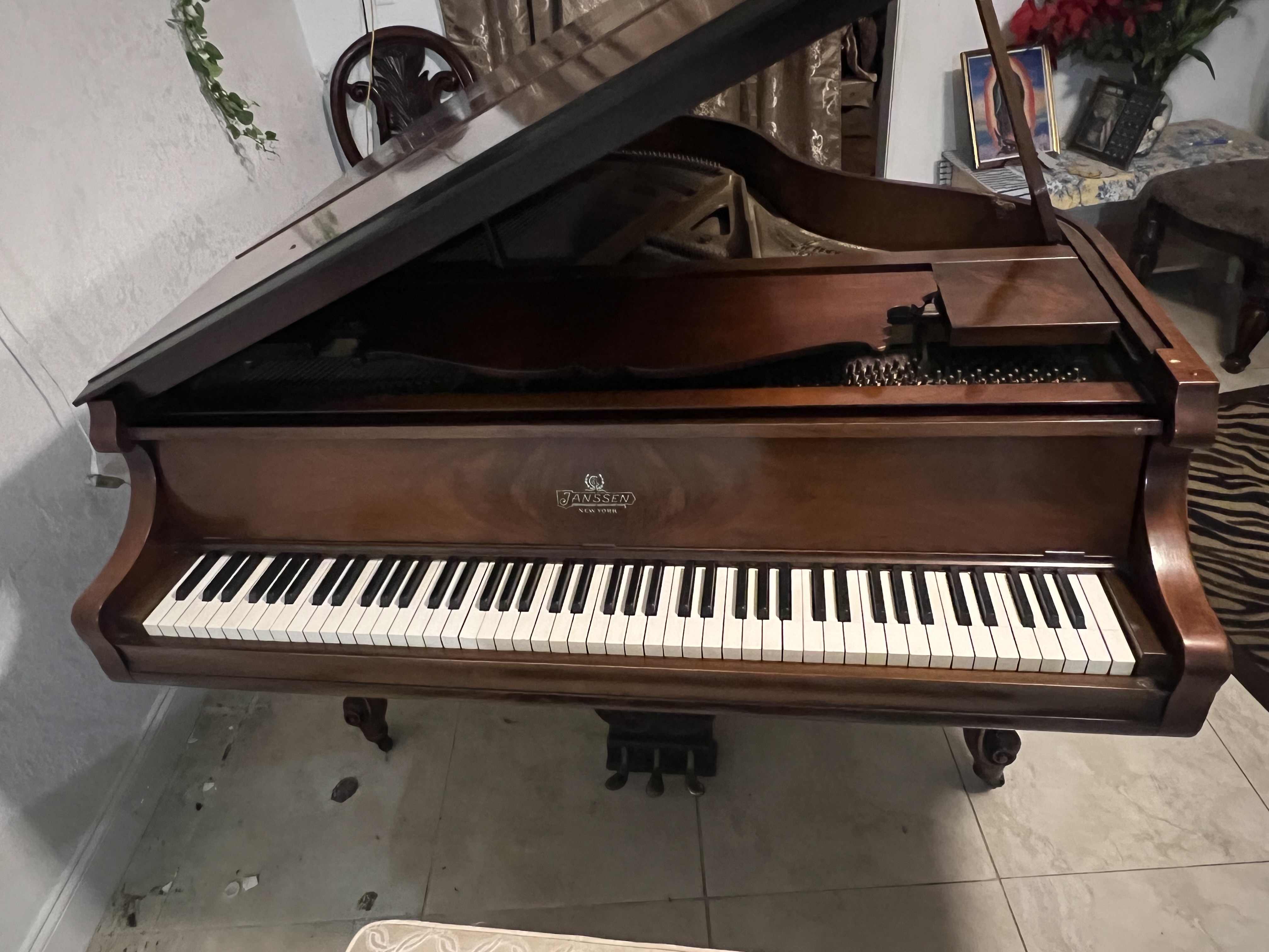 Janssen grand piano 