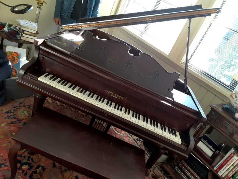 Ivers and Pond Baby Grand 1909 Antique