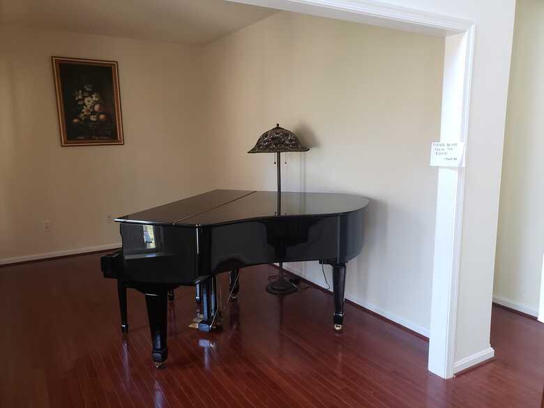 Like new, Grand Piano for sale!