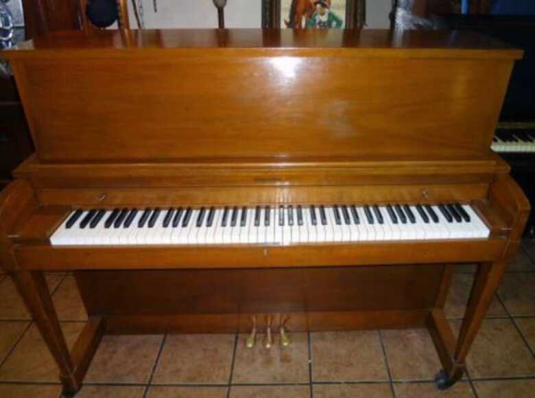 1975 Baldwin Upright Piano