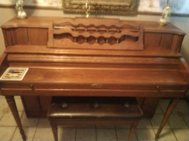 Wurlitzer Upright Piano 2636