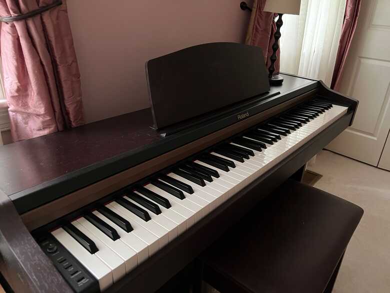 Roland Digital Piano Almost New Made in Japan