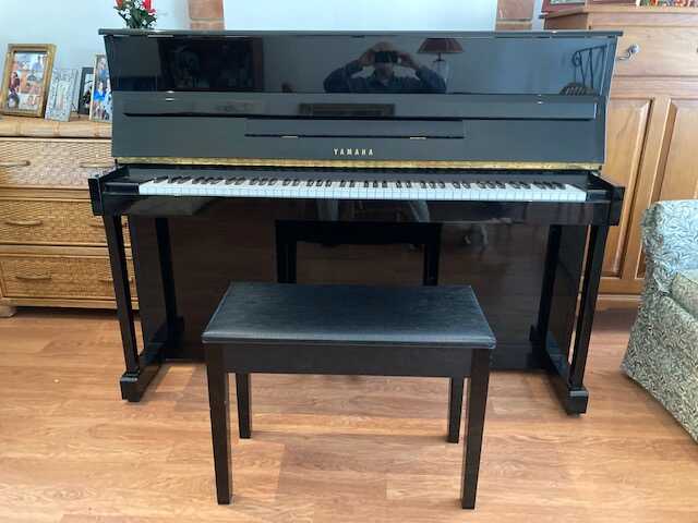 Yamaha upright Console Piano. 