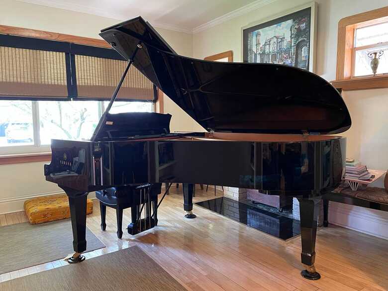 Yamaha S6 grand piano, beautiful in excellent condition.