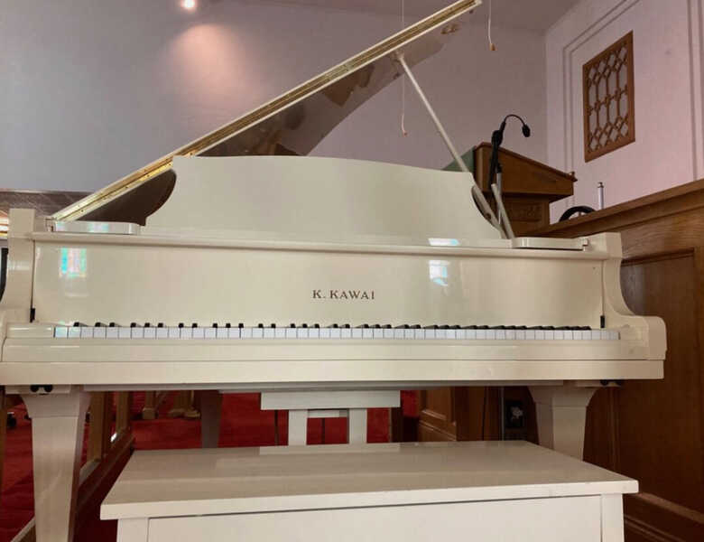 excellent condition Kawai white baby grand piano
