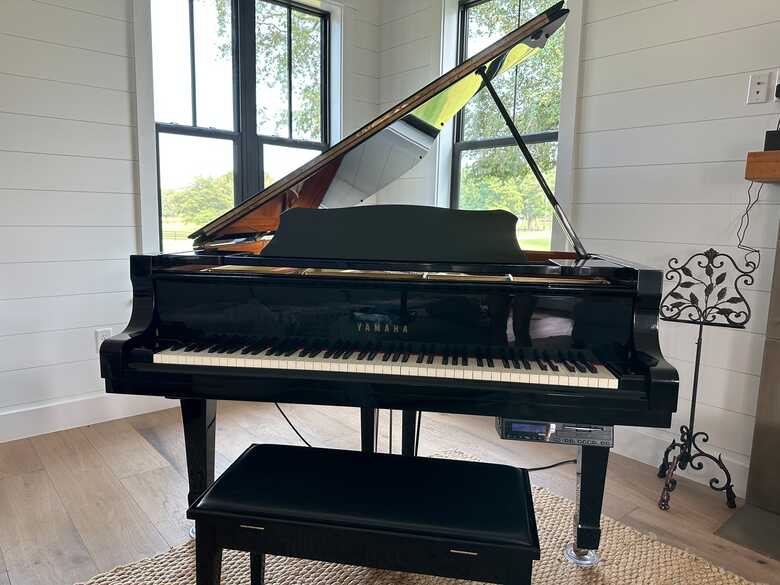 Yamaha C7grand piano excellent condition.