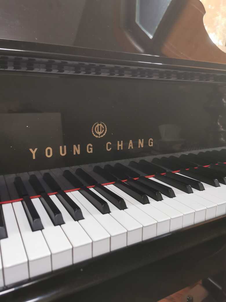 Excellent Young Chang PG-185 Baby Grand Piano
