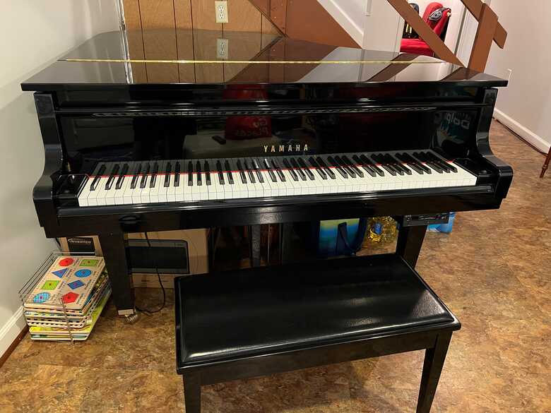 Yamaha GH1 Grand Piano excellent condition