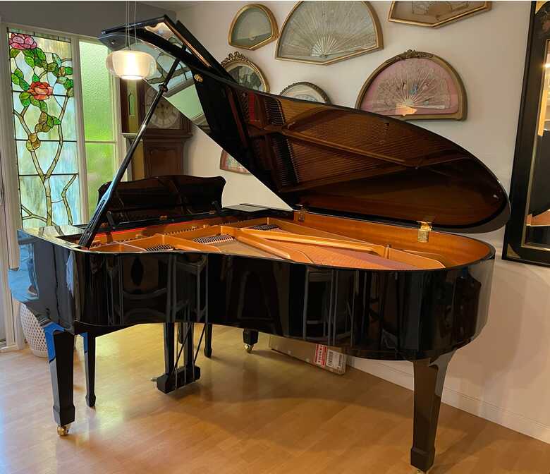 Yamaha C3 6.1' Grand Piano