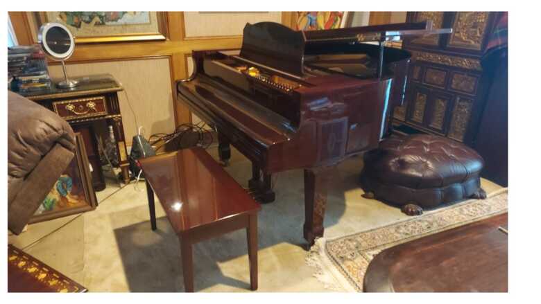 Estonia 5' 6"" Baby grand piano in excellent condition