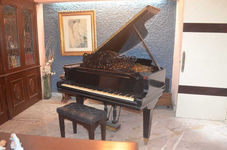Antique piano Steinway & Sons