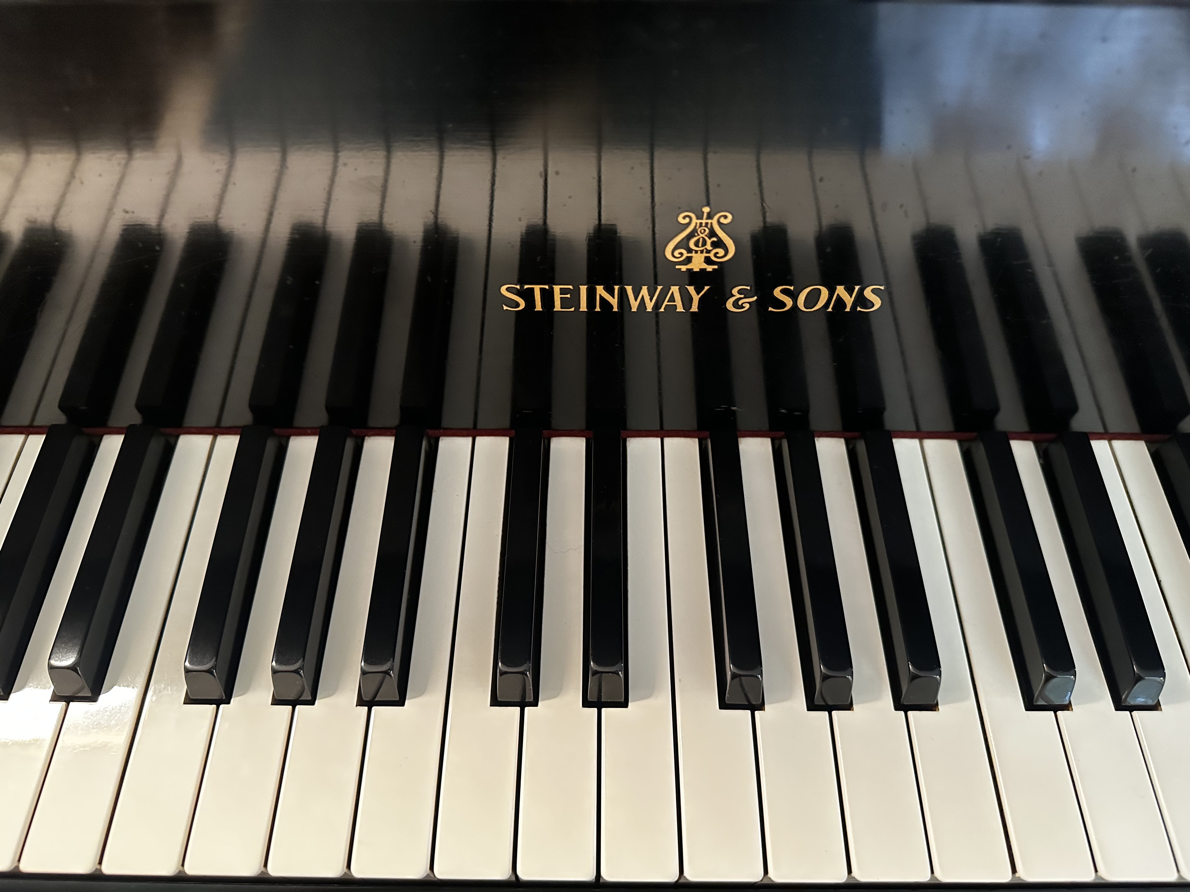 STEINWAY & SONS 5'7" MODEL "M" EBONY GRAND PIANO