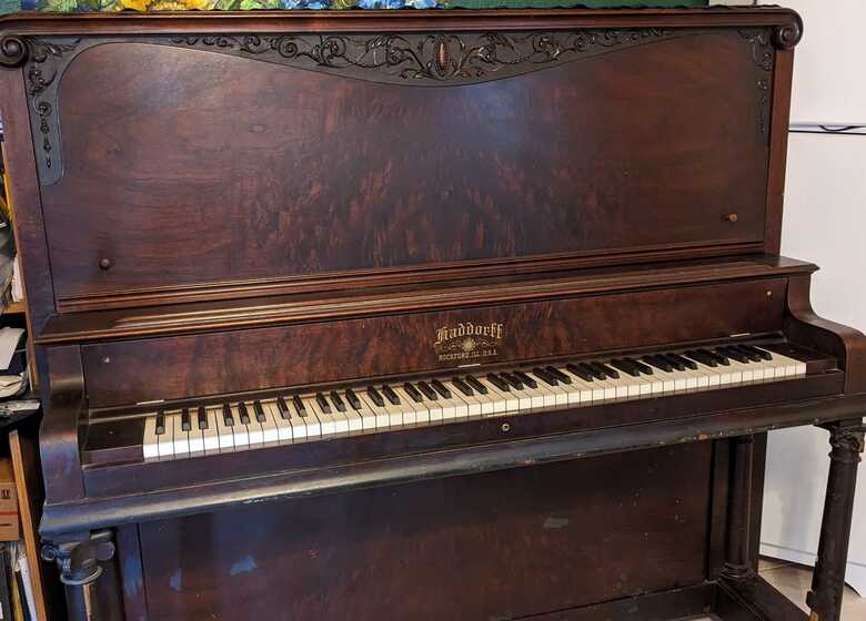 Haddorff Upright Piano from 1904 - Plays beautiful
