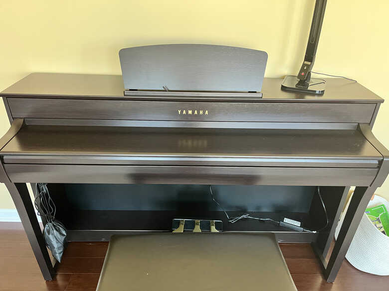 Yamaha CLP-735 Rosewood Digital Piano (2021)