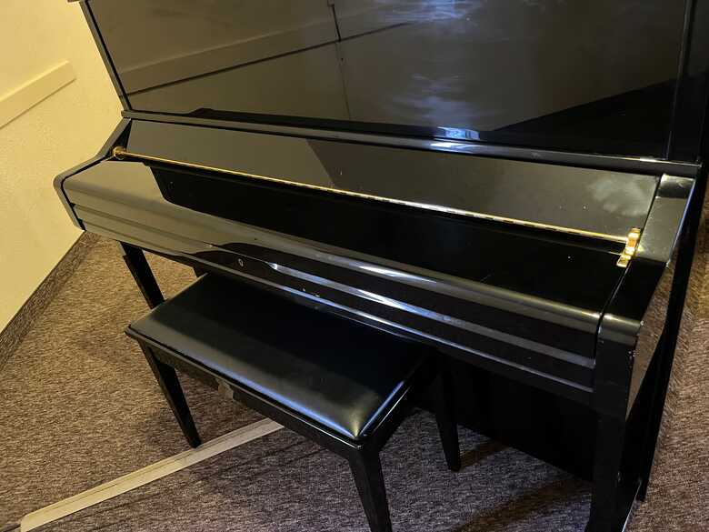 Yamaha Upright Piano (Black-Polished)